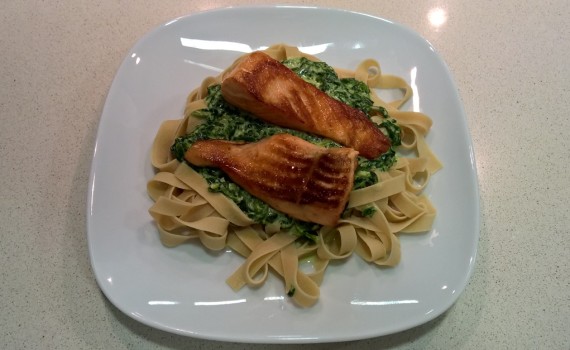 Tagliatelle CiaoCarb con Salmon y Espinacas